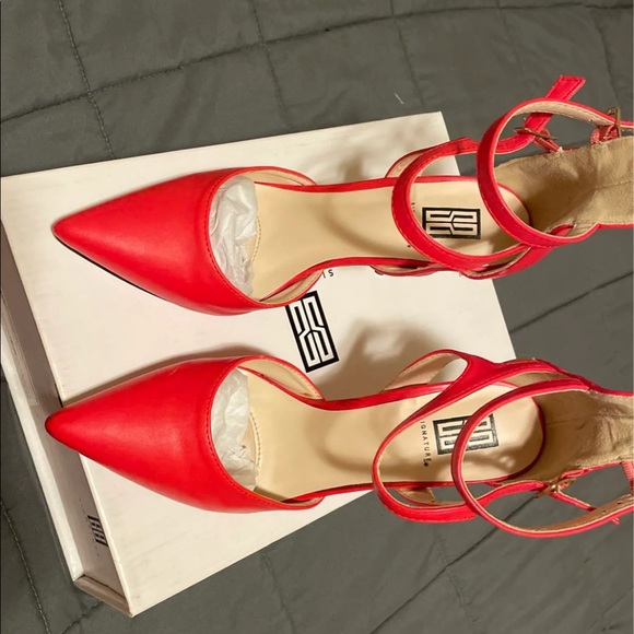 Red double strap heels - Picture 4 of 6